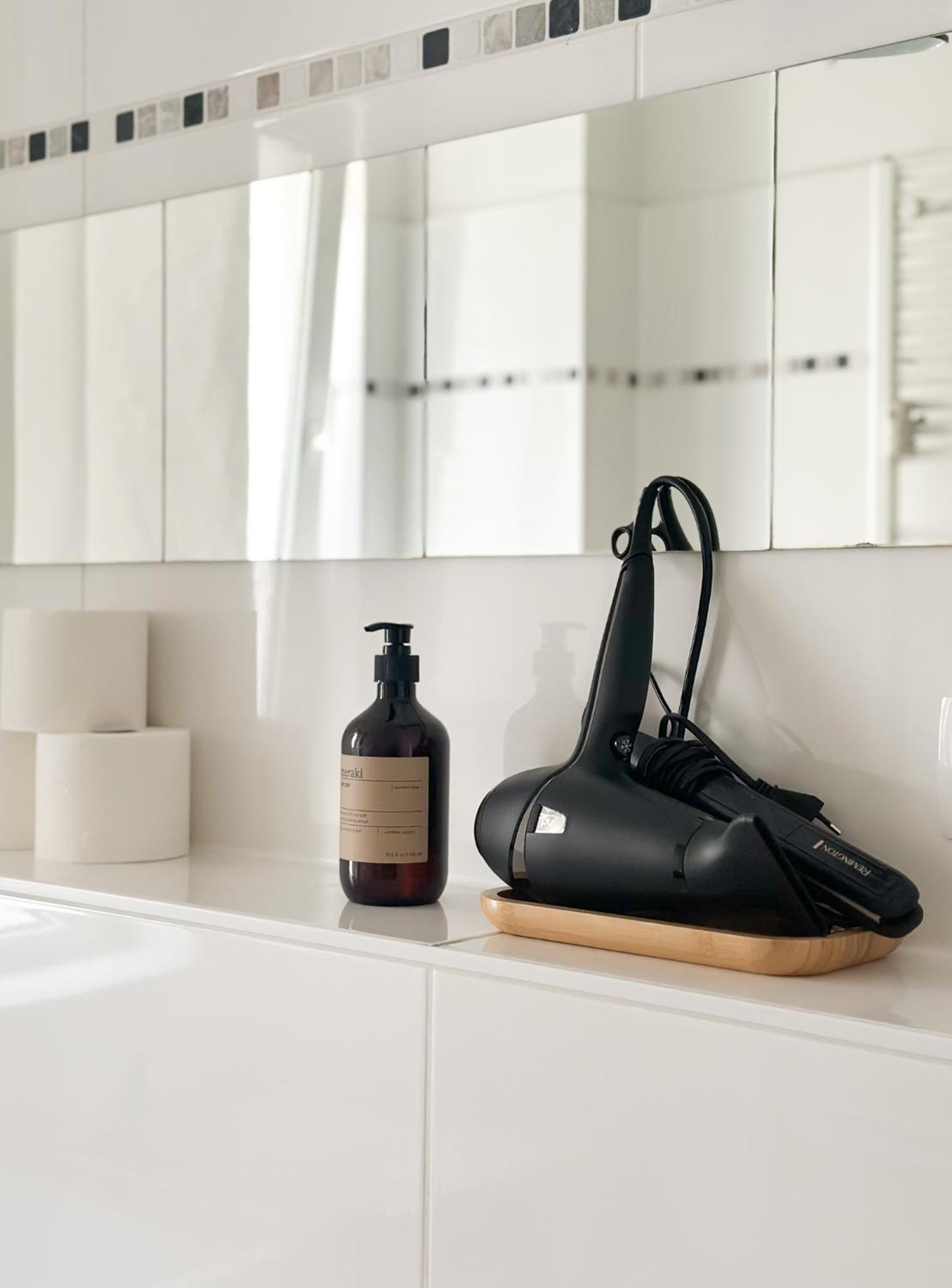Nook Design-apartments Mit Kueche, Duschbad, Neben U-bahn Station Aber Ruhig Gelegen Appartement *