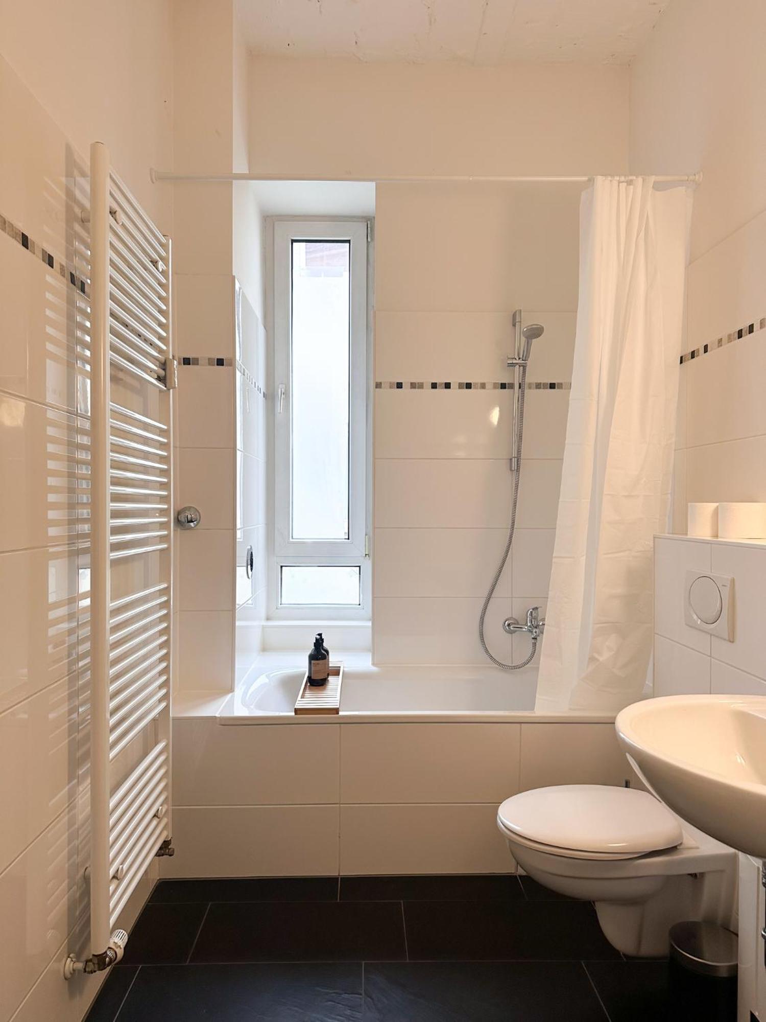 Апартаменты Nook Design-apartments Mit Kueche, Duschbad, Neben U-bahn Station Aber Ruhig Gelegen
